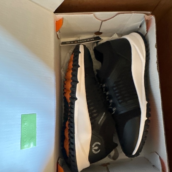 Kerrits Activewear Groundwork Waterproof Sneaker Size 7 1/2MBLACK/ STERLING / 7 - Picture 11 of 11